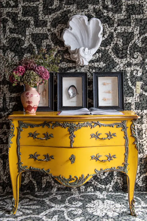 Commodes